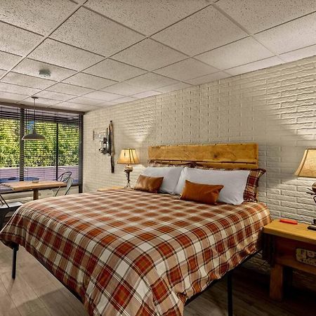 Stonegate Lodge Bed, Wifi, 50In Roku Tv, Salt Water Pool Room #109 Eureka Springs Extérieur photo