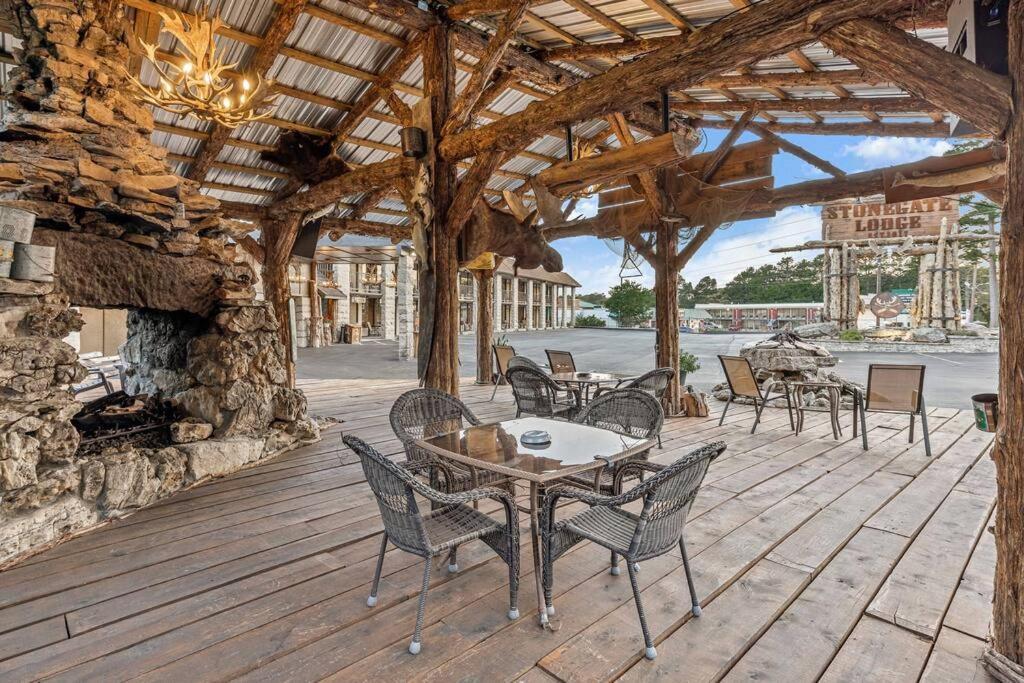 Stonegate Lodge Bed, Wifi, 50In Roku Tv, Salt Water Pool Room #109 Eureka Springs Extérieur photo